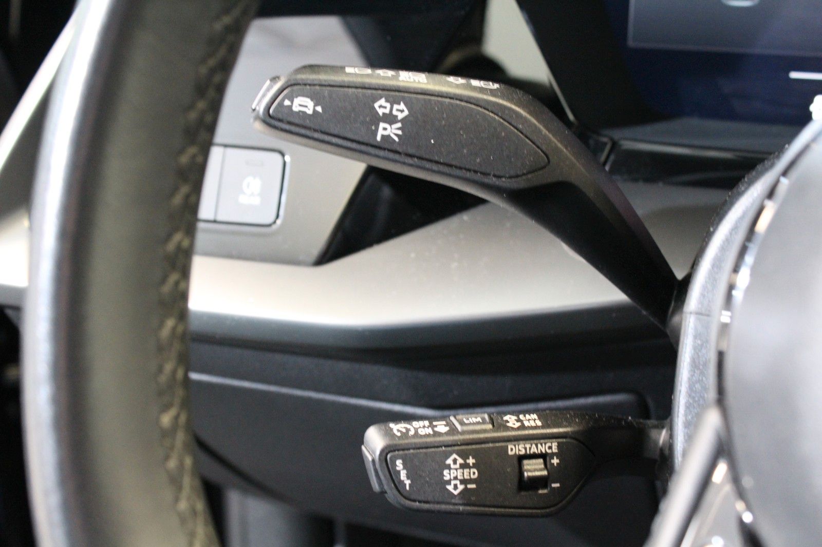 Audi A3*Limousine*30 TFSI*Advanced*Automatik*LED*Navi