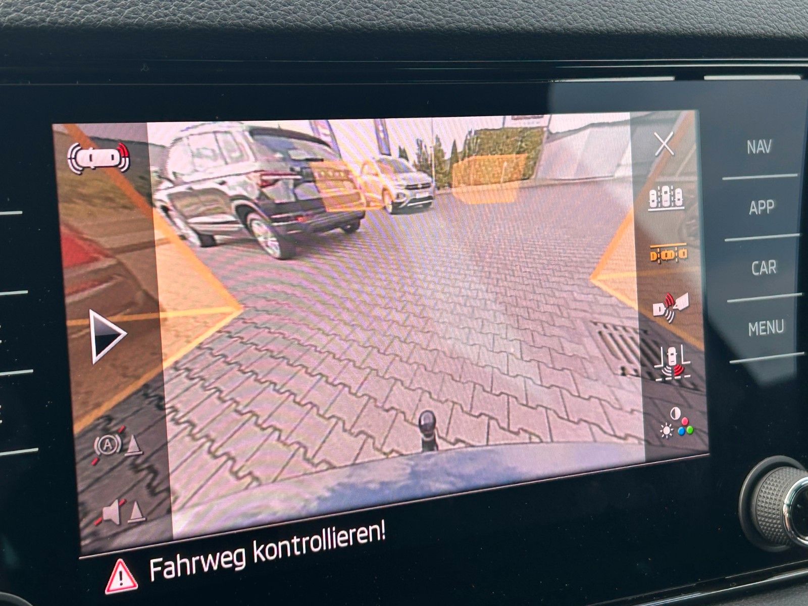 Skoda Karoq FL 1.5 DSG Sportline AHK 1.5Assist+ 5JGara