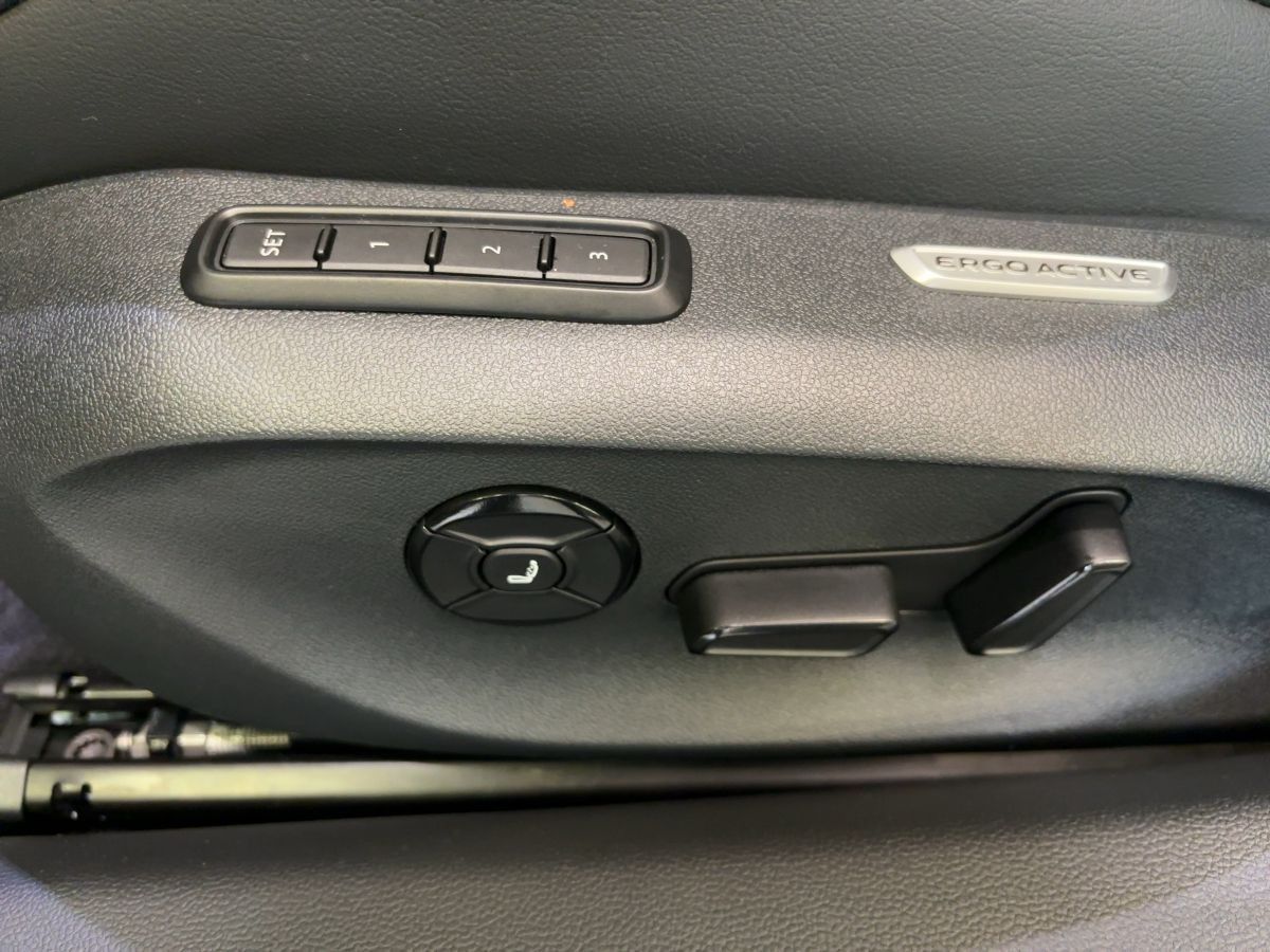 Volkswagen Passat Variant R-Line 1,5 eHybrid DSG AHZV PANO
