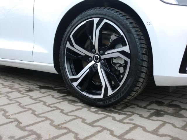 Volvo V60 T6 AWD Ultra Dark*Business-Paket*360Grad*B+W