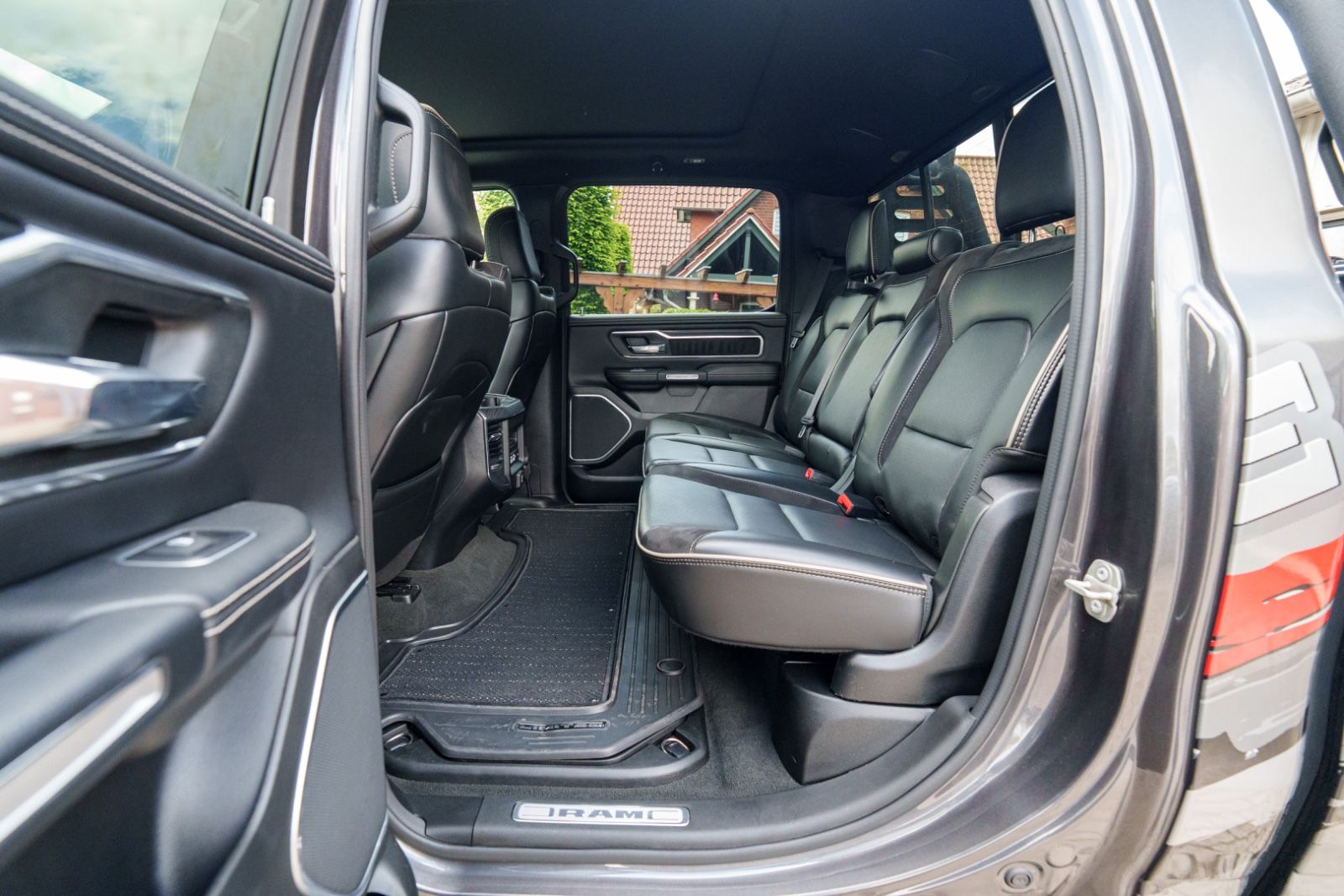 Dodge RAM5.7Laramie E-Torque/LPG/Navi/360*Dig-T/Pano