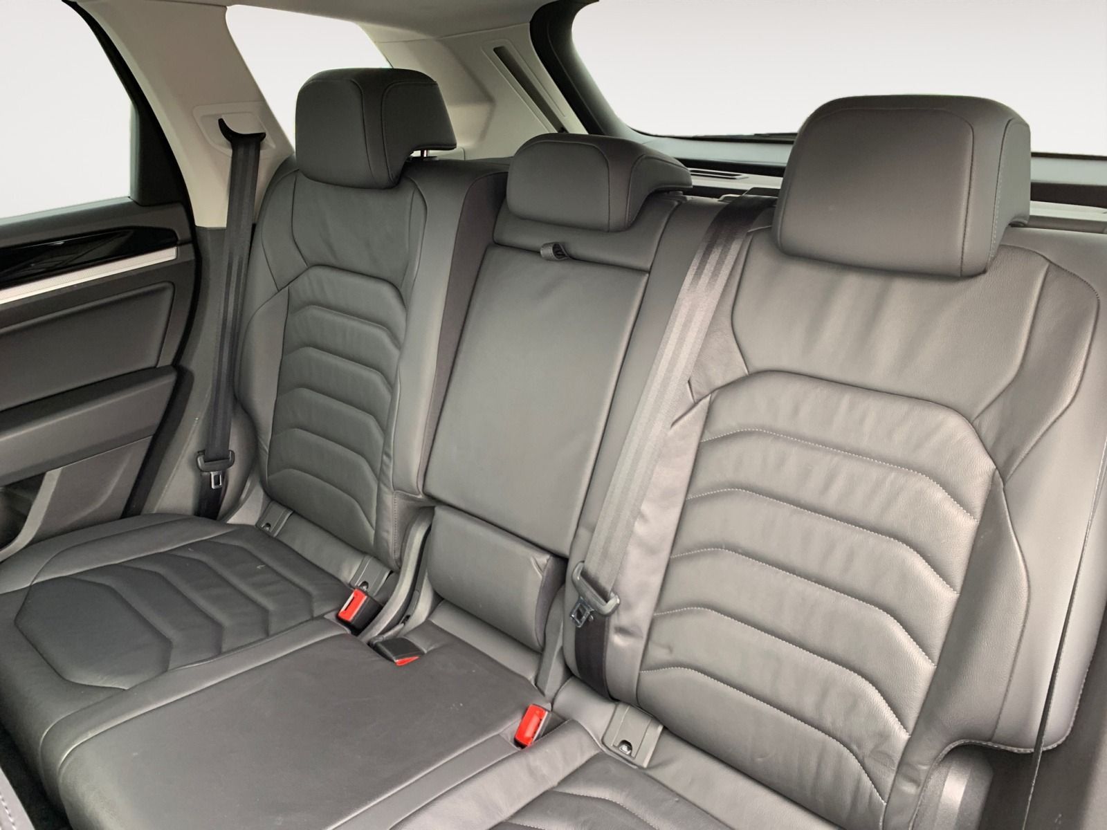 Volkswagen Touareg 3.0 TDI 4Motion - Samsaru's Car Outlet