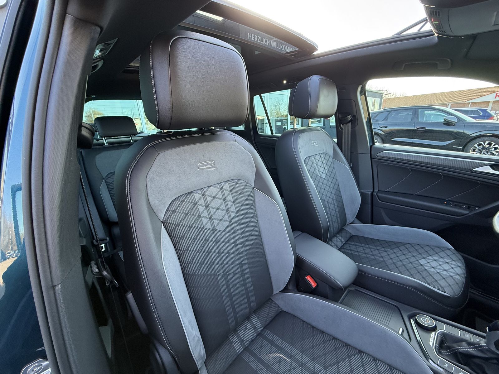 Volkswagen Tiguan R-Line 4-Motion,Pano,AHK,R-Kam,Matrix,ACC