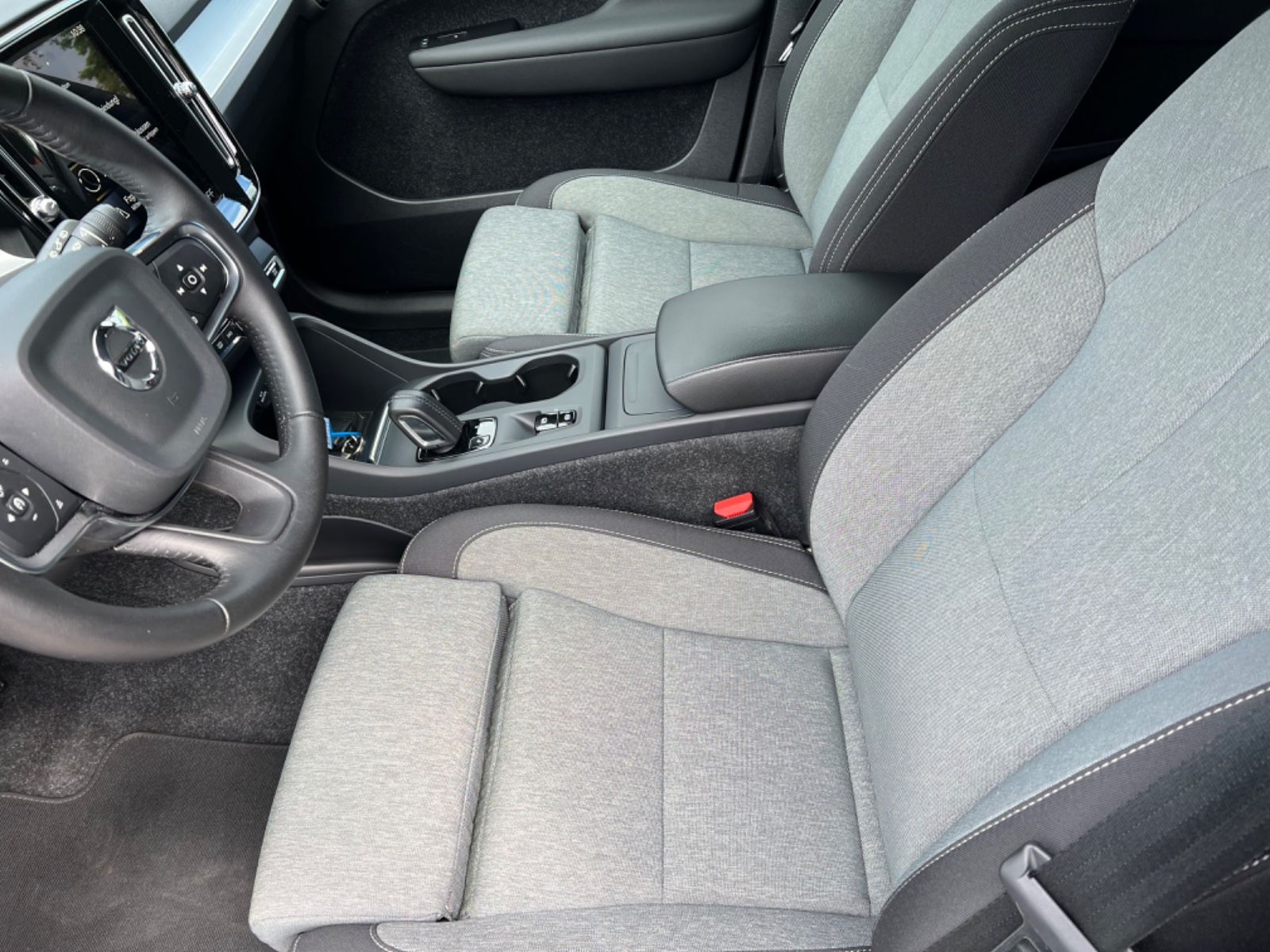 Volvo XC40 T3 Momentum Pro - Samsaru's Car Outlet