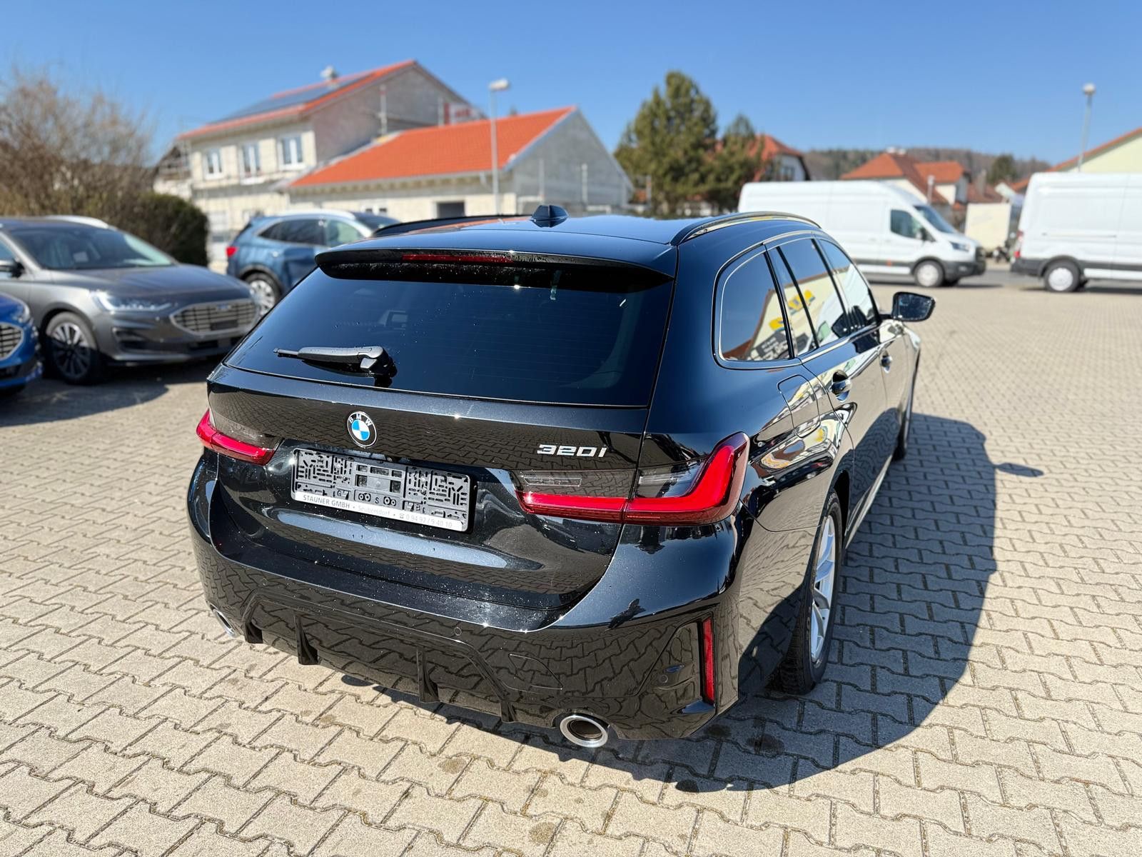 BMW 320 i Touring M-Sport - Samsaru's Car Outlet