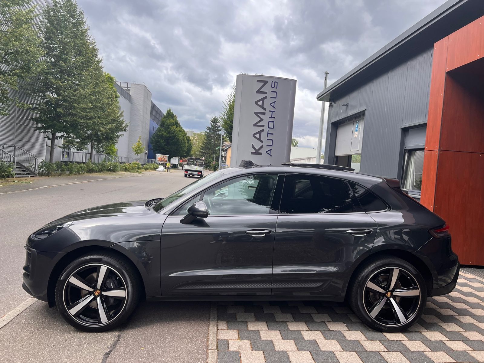 Porsche Macan III Exclusive - Samsaru's Car Outlet