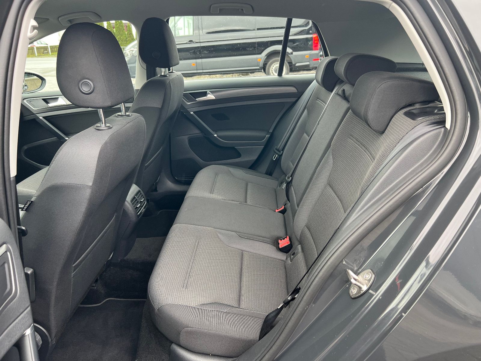 Volkswagen Golf VII e-Golf - Samsaru's Car Outlet