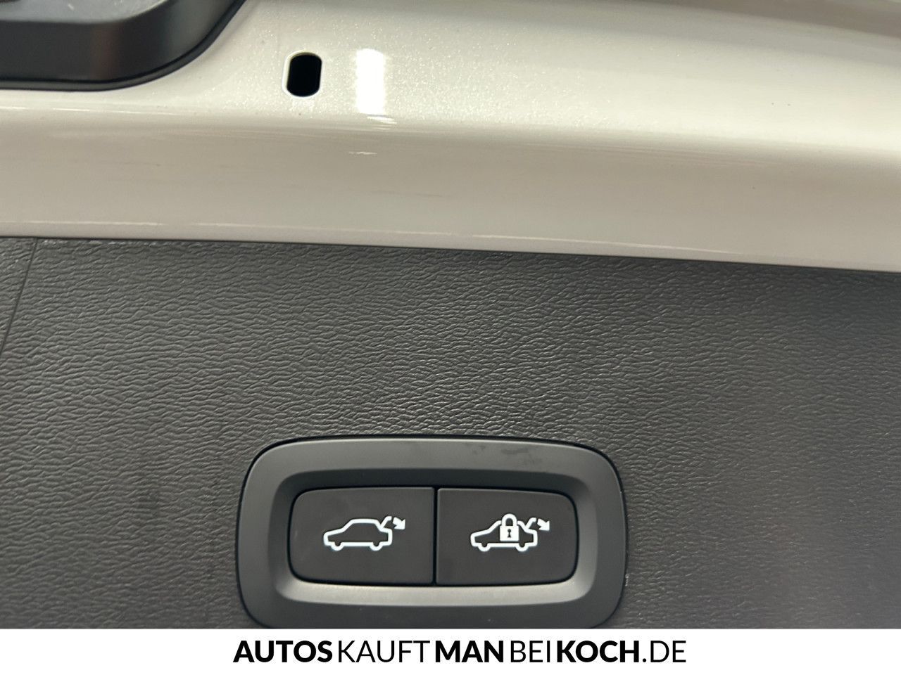 Volvo XC40 B3 DKG Core AHK LED SHZ/LHZ NAVI PDC/CAM!