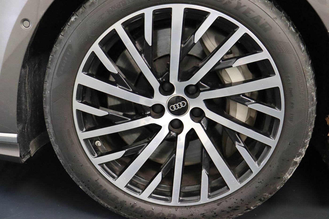 Audi A8 lang 60 TFSI e quattro tiptronic - Samsaru's Car Outlet