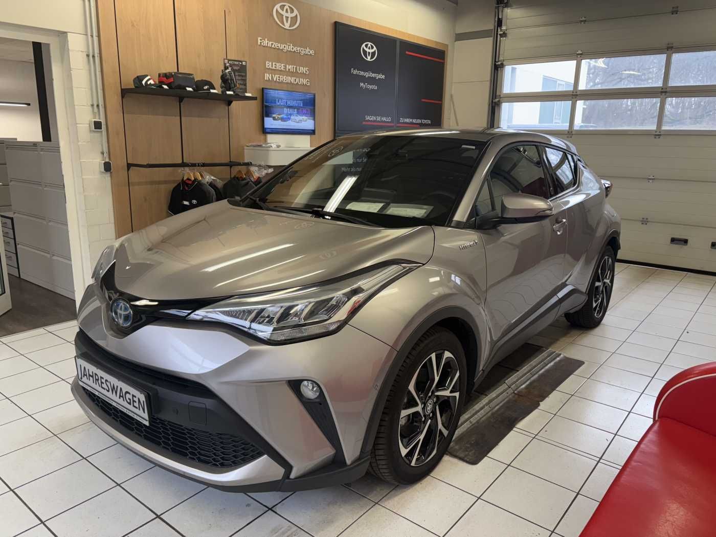 Toyota C-HR Hybrid - Samsaru's Car Outlet