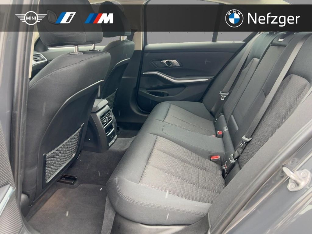BMW 320 i xDrive Limousine Park-Assistenzsystem