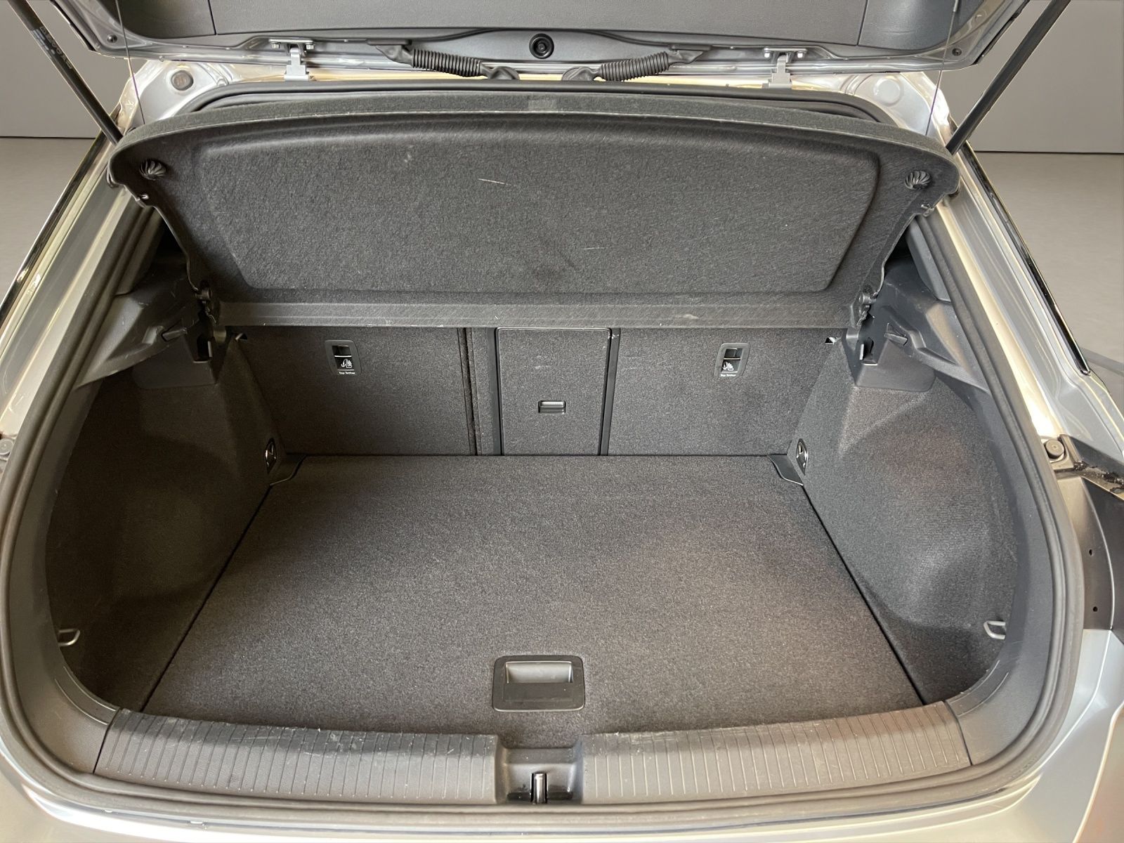 Volkswagen T-Roc 2.0 TDI 4Motion R-Line - Samsaru's Car Outlet