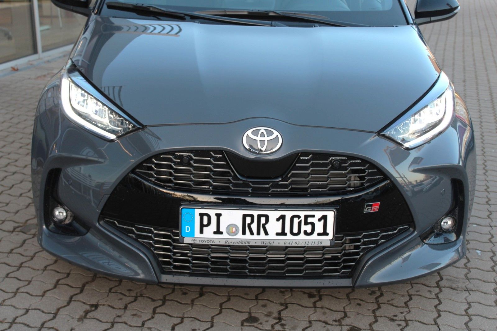 Toyota Yaris Hybrid GR Sport*LED*PDC*KAMERA*HEAD-UP*JBL