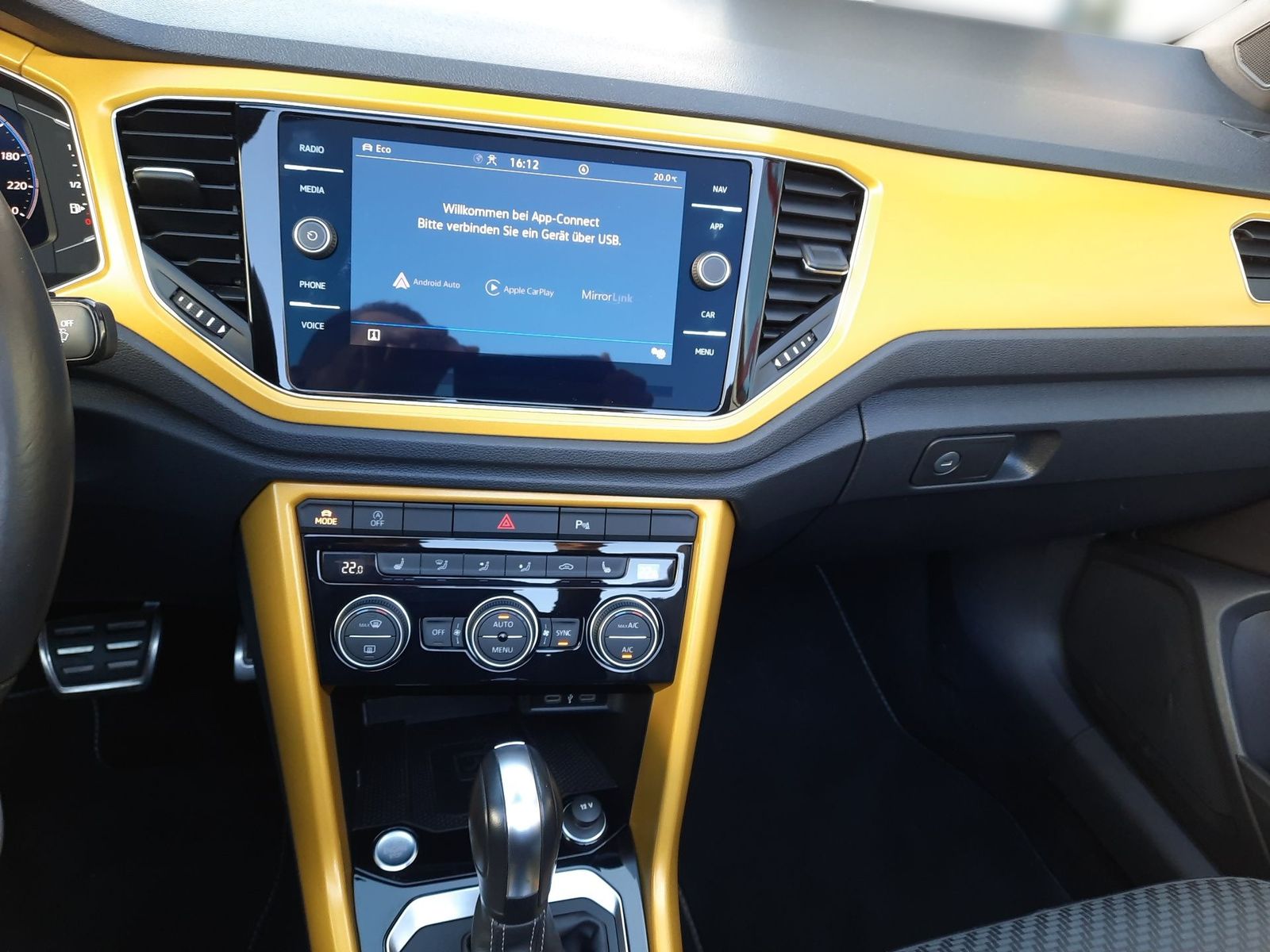 Volkswagen T-Roc R-LINE BLACK - Samsaru's Car Outlet