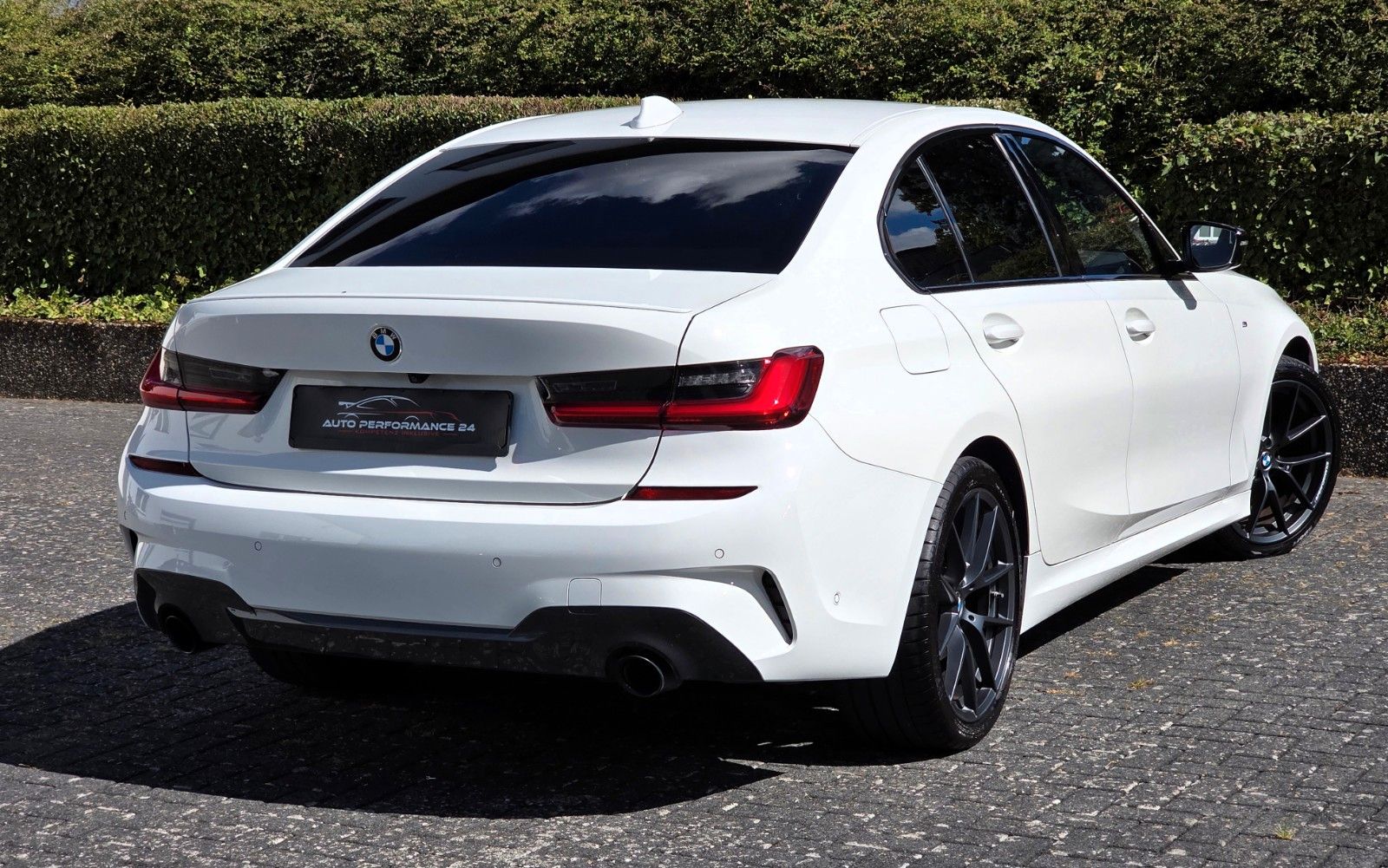 BMW M-SPORTPAKET*XDRIVE*LED*NAVI*LEDER*ACC*RFK*MWST
