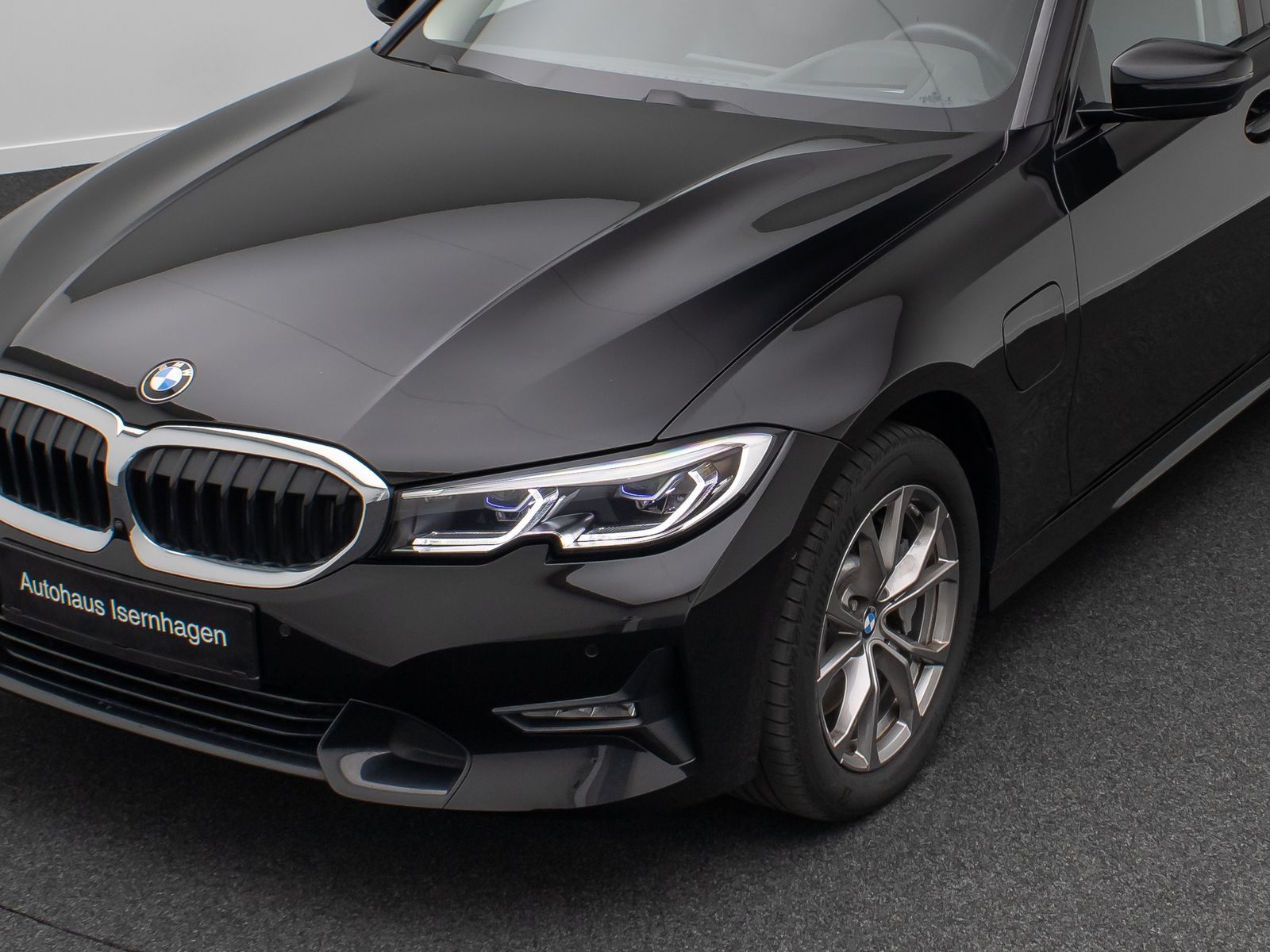BMW 330e Sport Line - Samsaru's Car Outlet