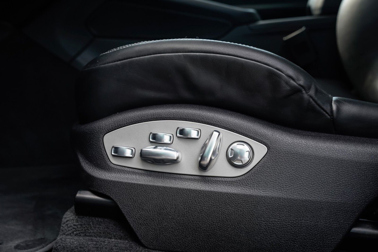 Porsche Macan T - Samsaru's Car Outlet
