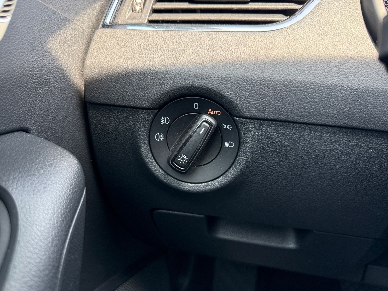 Skoda Octavia Combi 1.5 TSI - Samsaru's Car Outlet