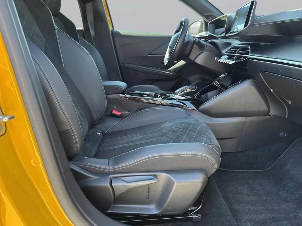 Peugeot e-208 136 GT Pack - Samsaru's Car Outlet
