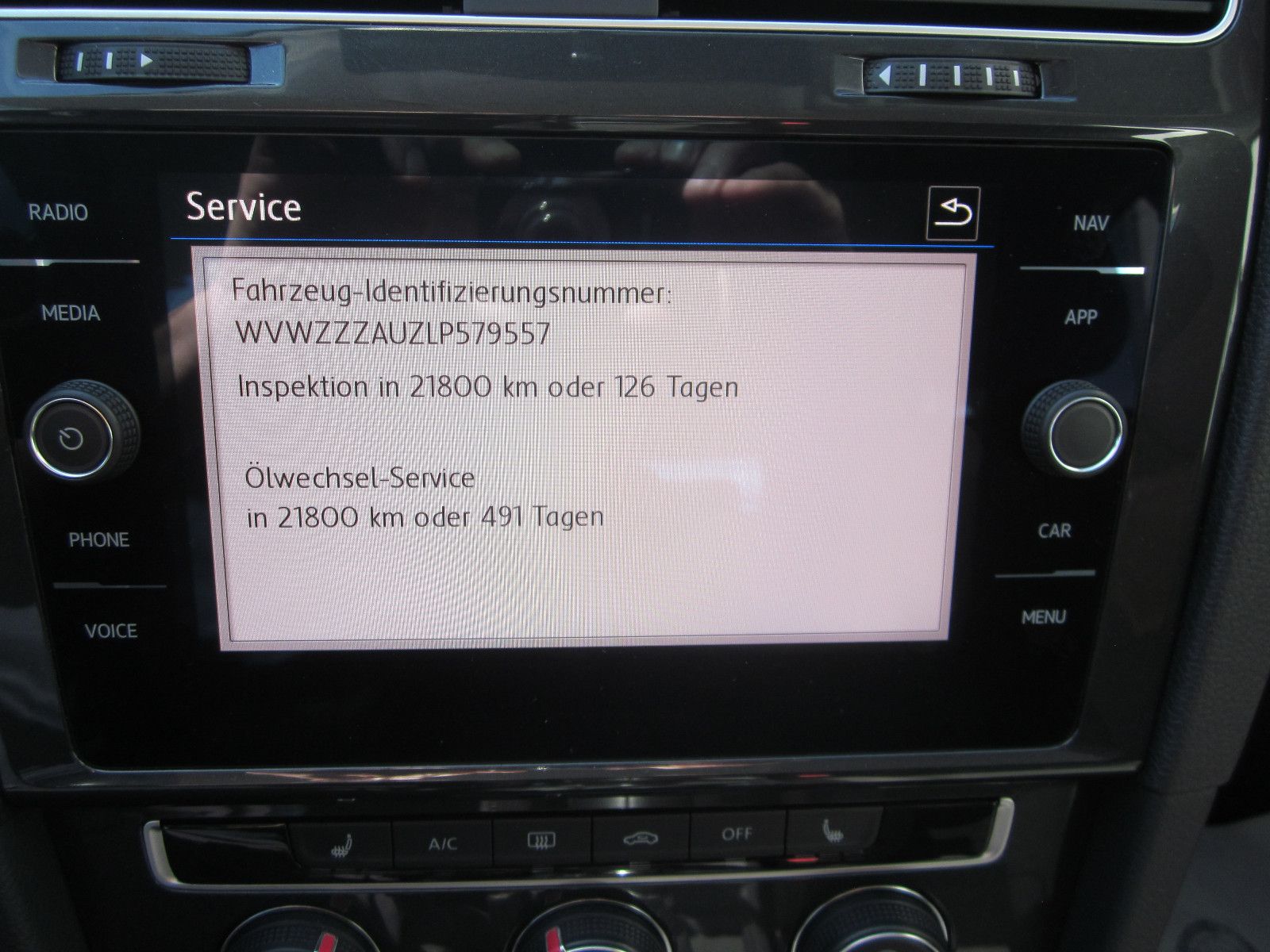Volkswagen Golf VII Comfortline - Samsaru's Car Outlet