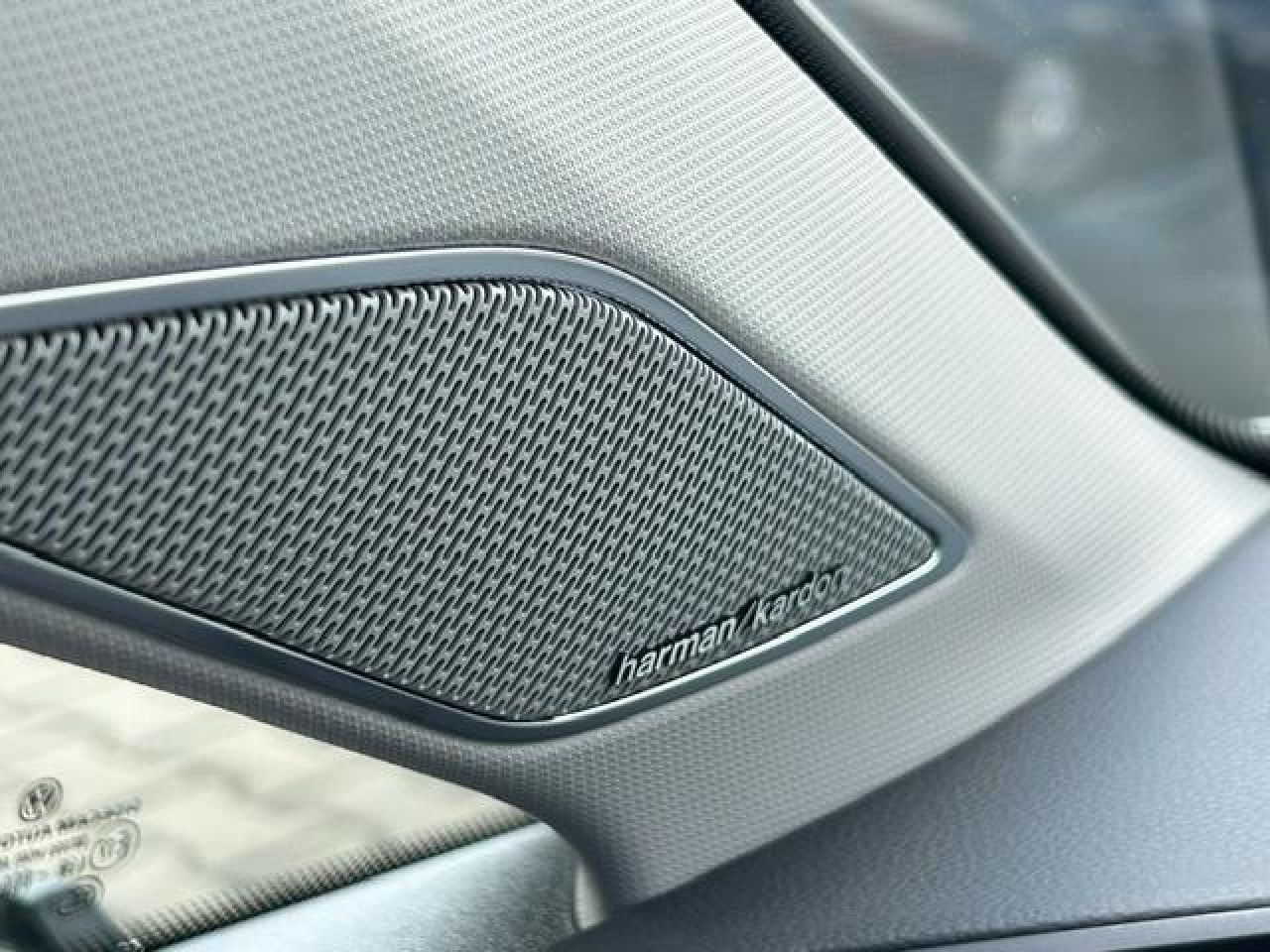 Volkswagen Golf VIII Move 1.5 l TSI - Samsaru's Car Outlet