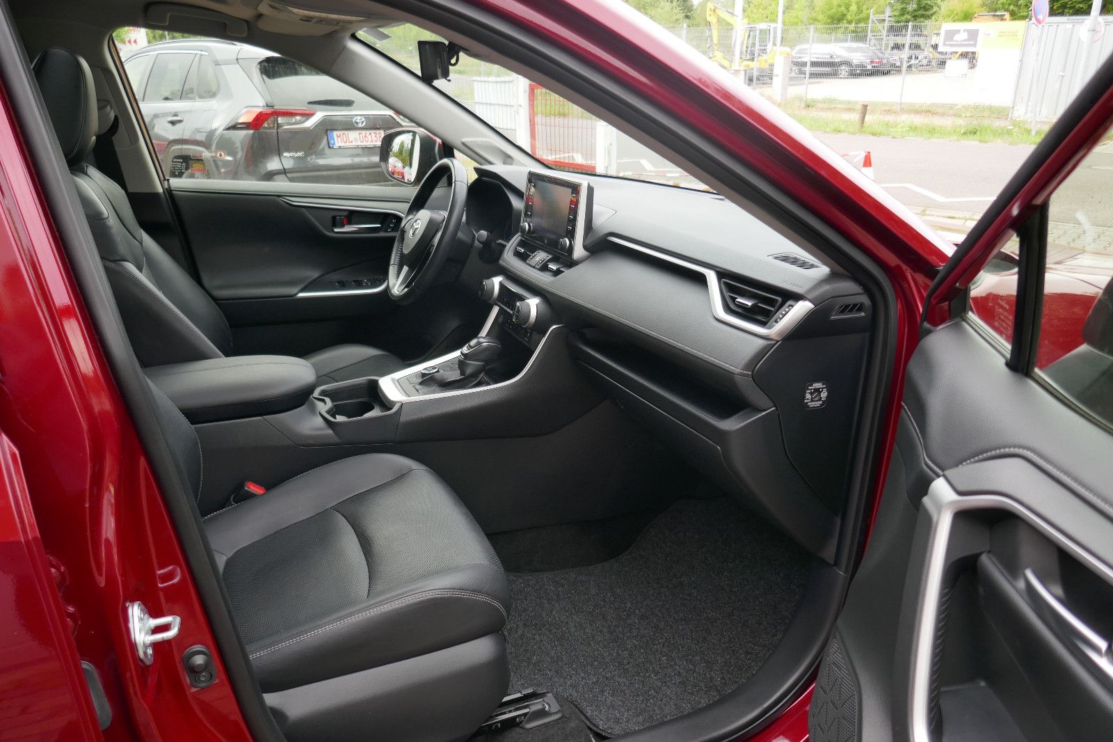 Toyota RAV 4 Hybrid Lounge Allrad - Samsaru's Car Outlet