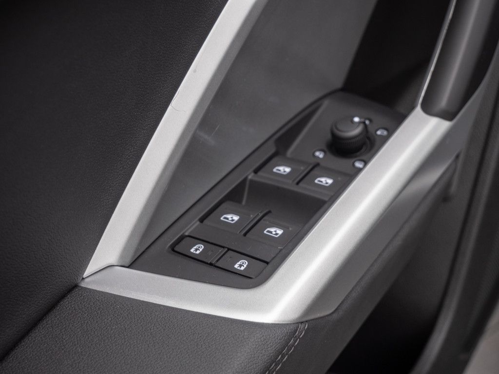 Audi Q3 40 TFSI quattro advanced - Samsaru's Car Outlet