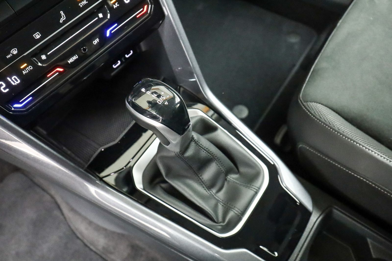 Volkswagen T-ROC 1.5 TSI DSG STYLE - Samsaru's Car Outlet