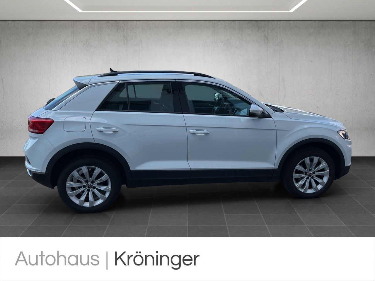 Volkswagen T-Roc 1.5 TSI DSG Style - Samsaru's Car Outlet