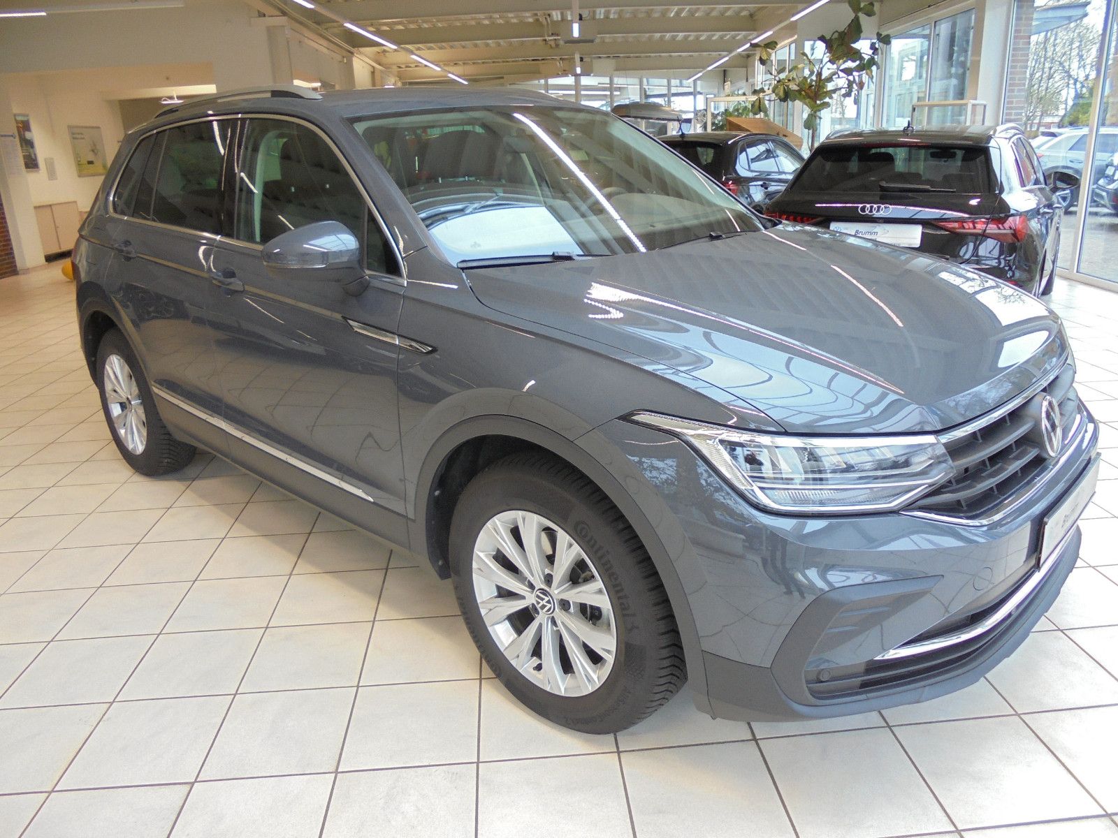Volkswagen Tiguan Life TDI - Samsaru's Car Outlet