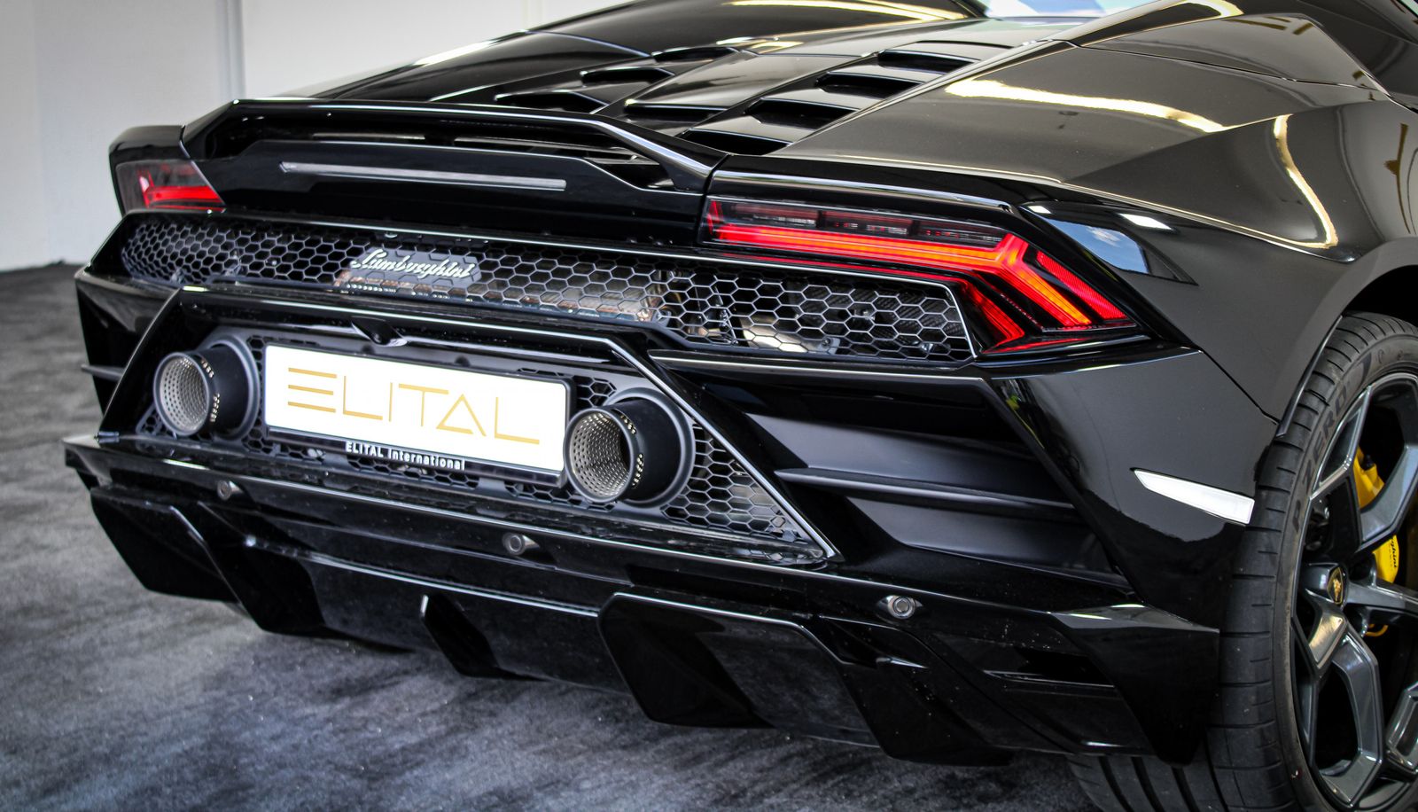Lamborghini Huracán EVO Spyder - Samsaru's Car Outlet