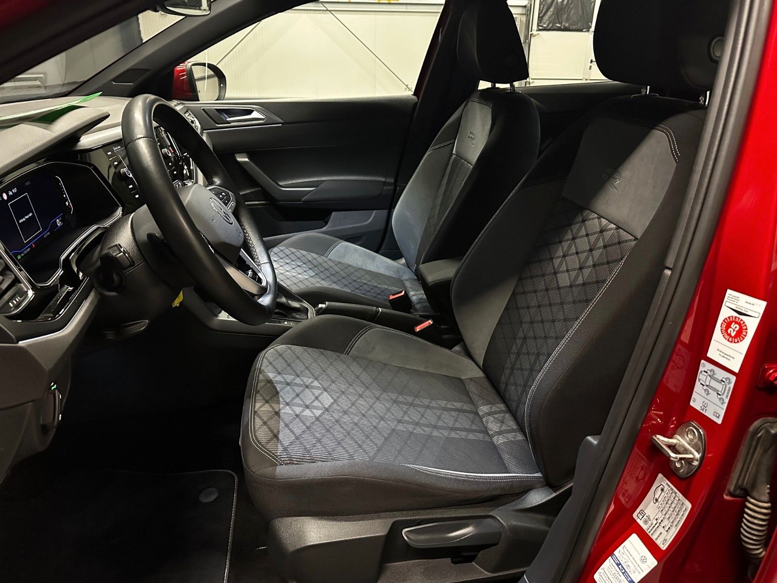 Volkswagen Taigo 1.5 TSI DSG R-Line - Samsaru's Car Outlet