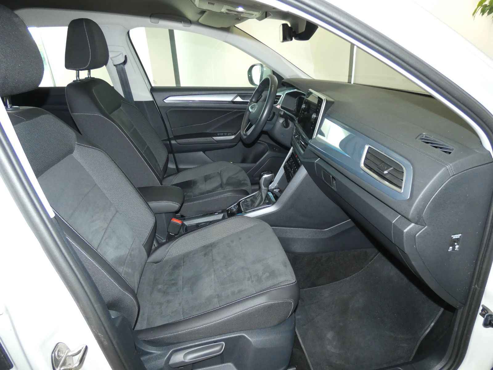 Volkswagen T-Roc 2.0 TDI Style 4Motion DSG - Samsaru's Car Outlet