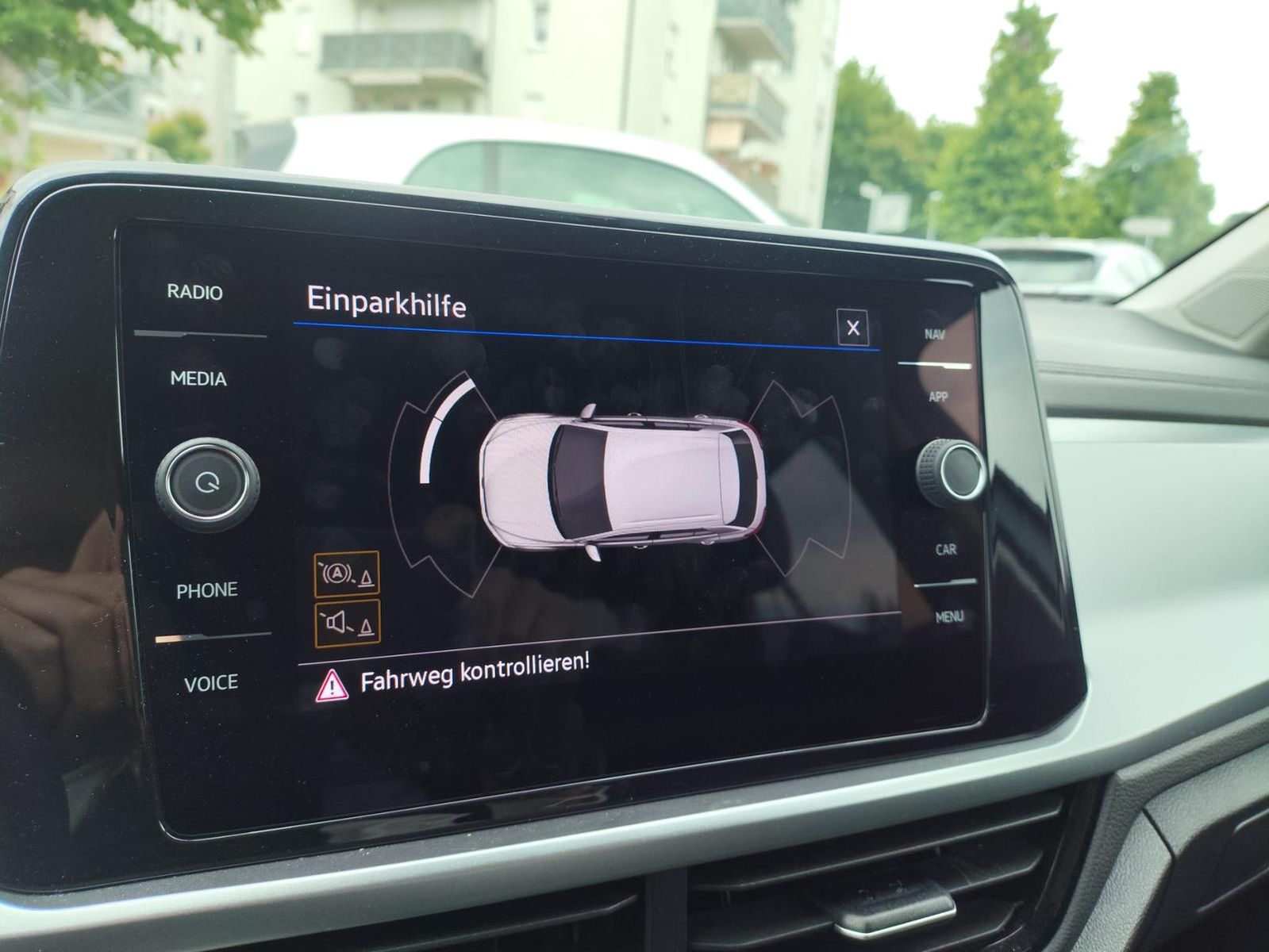 Volkswagen T-Roc 1.0 TSI Life - Samsaru's Car Outlet