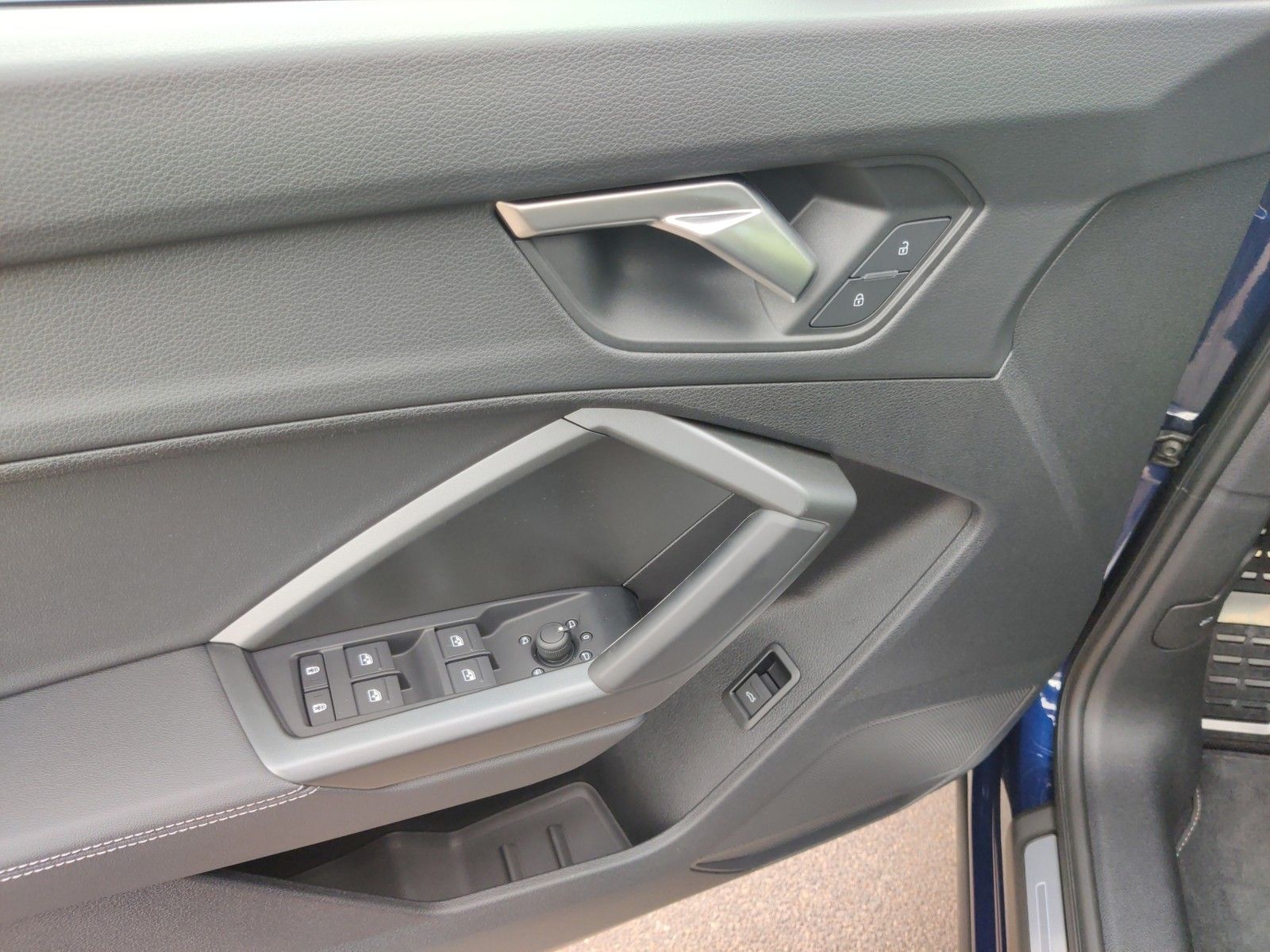 Audi Q3 40 TFSI quattro S line S tronic - Samsaru's Car Outlet