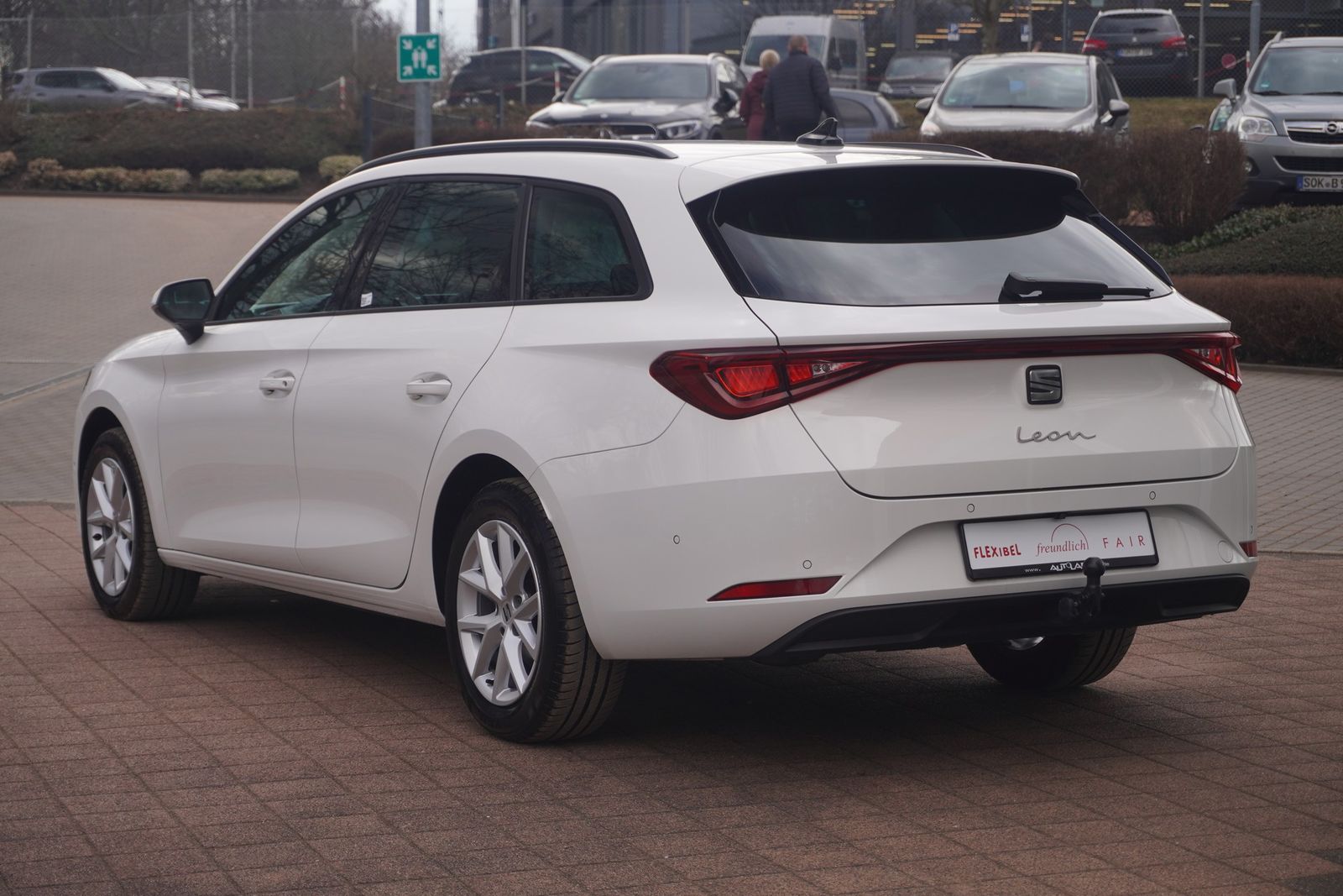 Seat Leon ST 2.0 TDI DSG LED Navi ACC DAB AHK Kamera