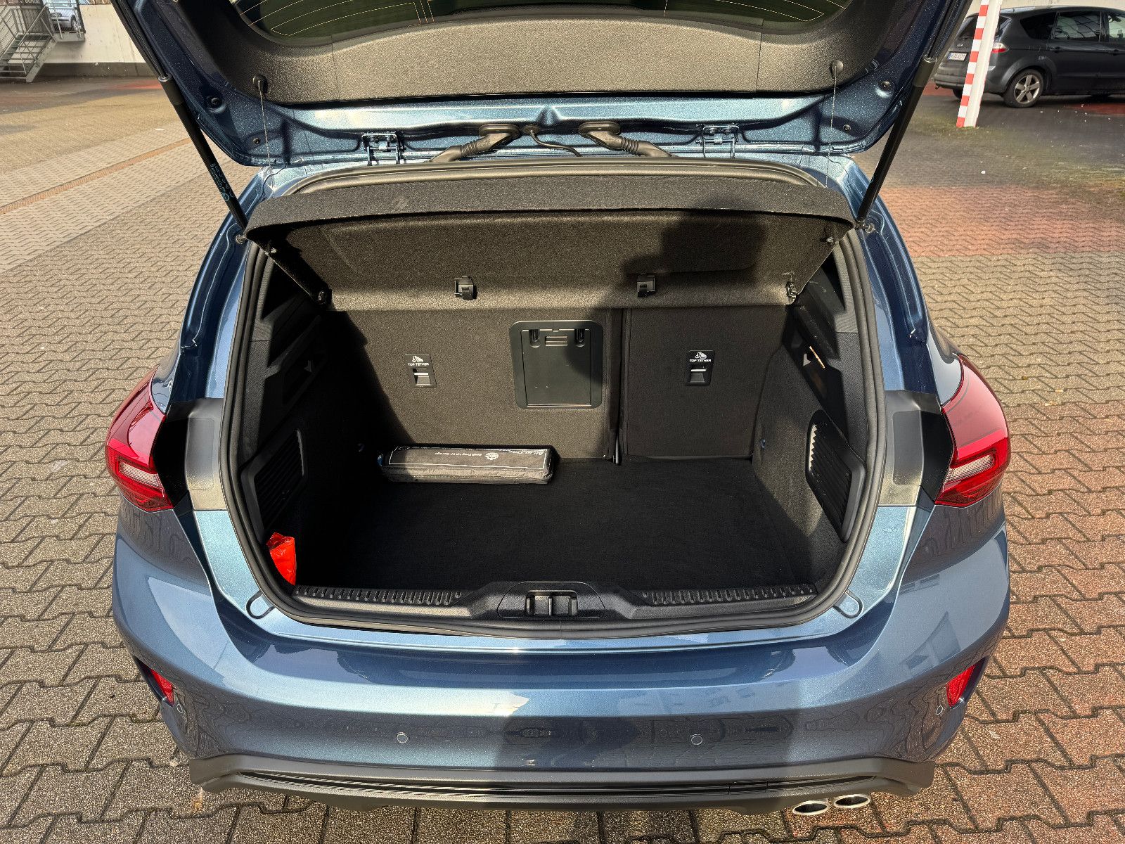Ford Focus Aut. ST-Line X PANO/AHK/MATRIX/NAVI/KAMERA