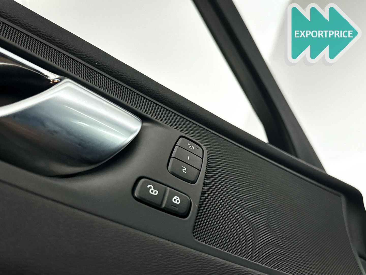 Volvo XC60 T6 Plug-in hybrid AWD Plus Dark | panorama