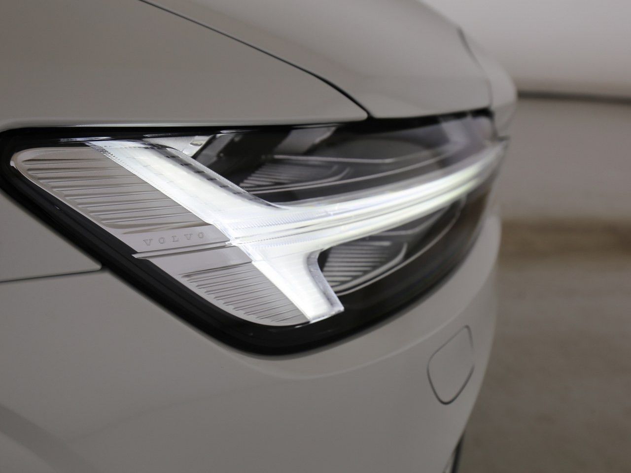 Volvo S60 B4 Plus Dark !!STANDHZG.+PANO+360°+ACC+BLIS!