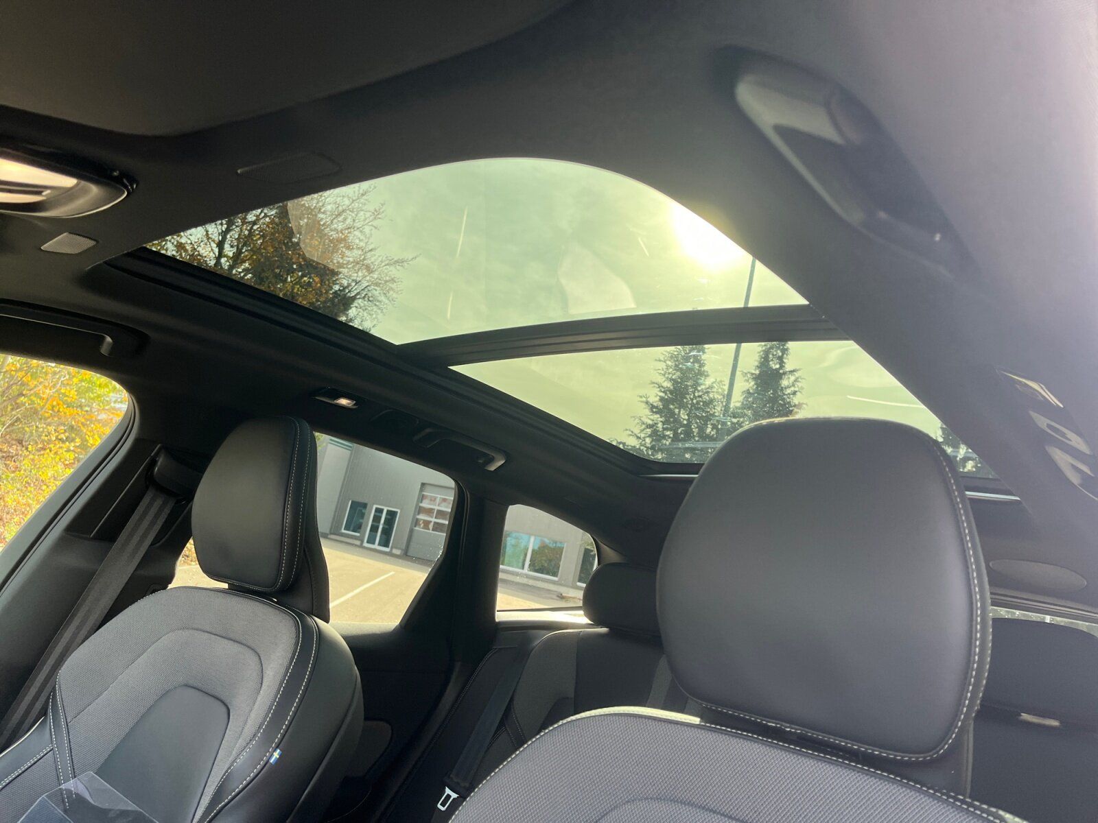 Volvo XC 60 T6 Twin Engine AWD R Design AHK+RFK+SD.HZG