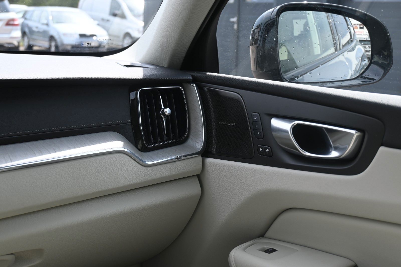 Volvo XC60 B5D AWD Ultimate Dark*LED*PANO*STHZ*H&K*360