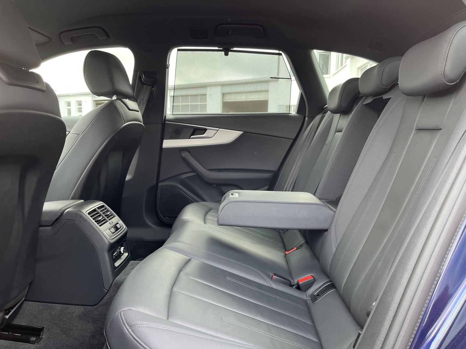 Audi A4 Avant 40 2.0 TDI S-Line - Samsaru's Car Outlet