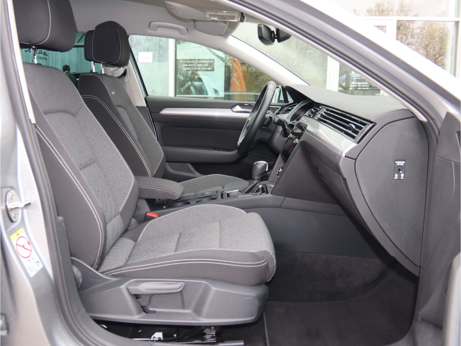 Volkswagen Passat 1.5 TSI BUSINESS - Samsaru's Car Outlet