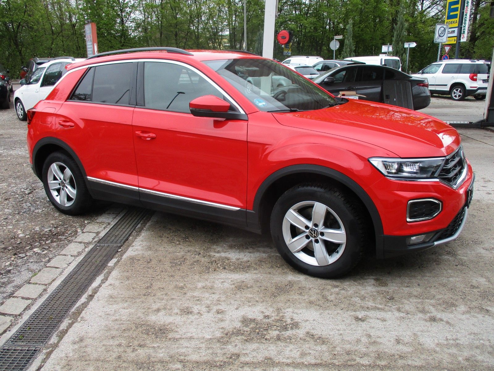 Volkswagen T-Roc Sport - Samsaru's Car Outlet