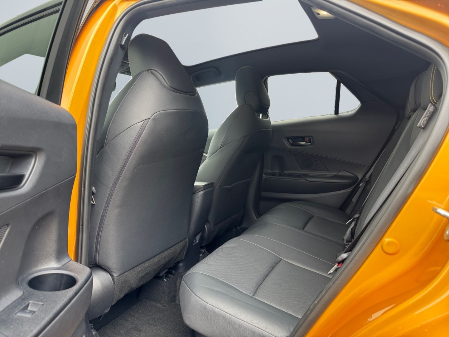 Toyota C-HR 2.0 Hybrid Lounge - Samsaru's Car Outlet