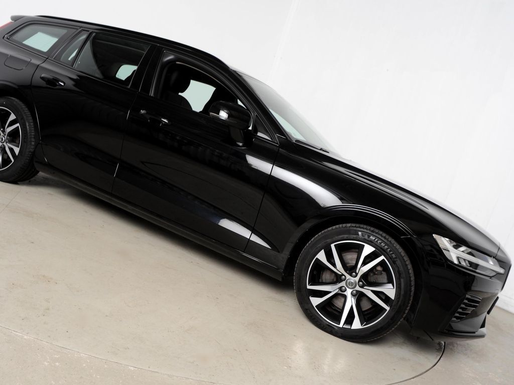 Volvo V60 T8 AWD Recharge R-Design *AHK * 360°-Kam.*