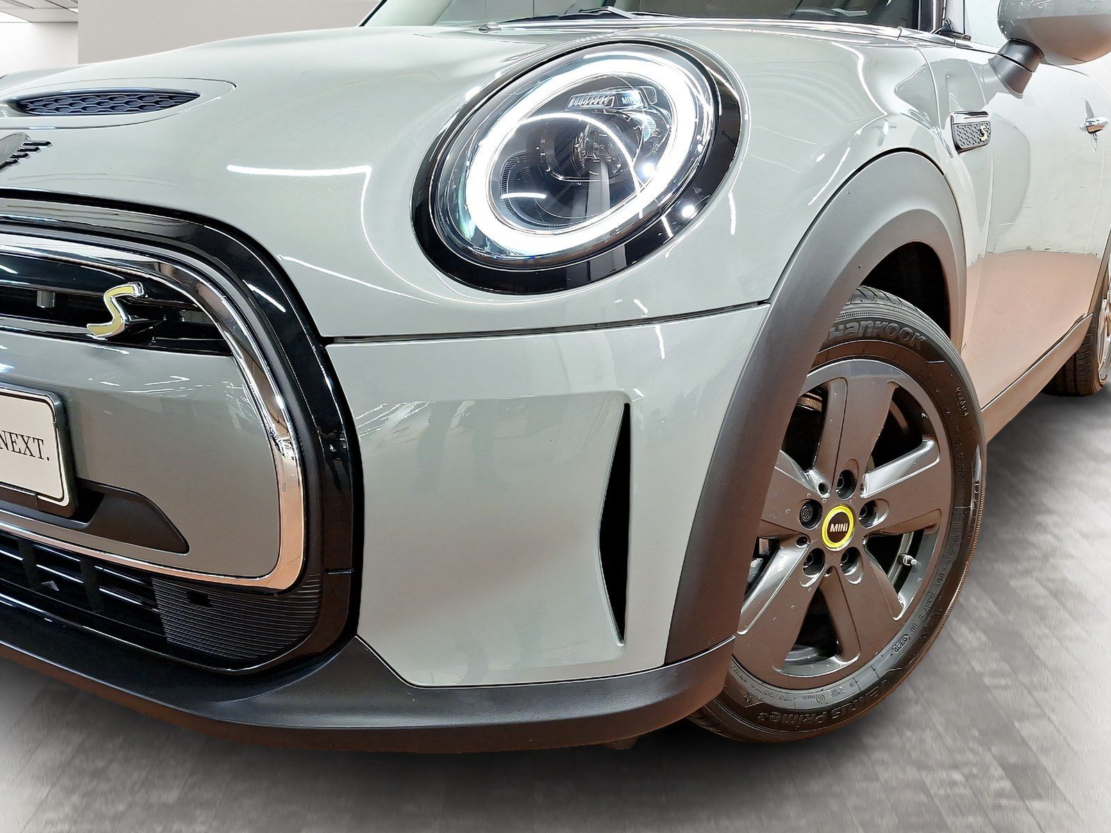 MINI Cooper SE - Samsaru's Car Outlet