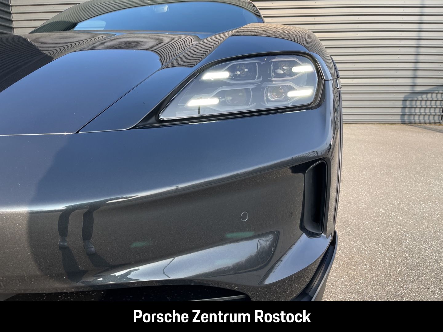 Porsche Taycan 4 Cross Turismo InnoDrive LED-Matrix
