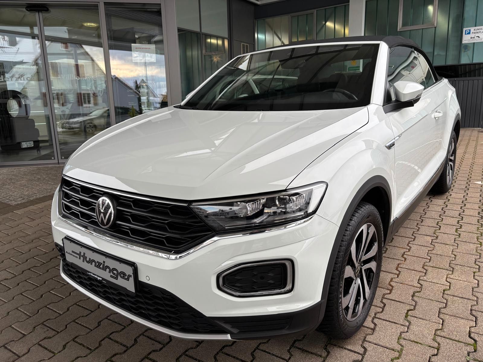 Volkswagen T-Roc Active 1.5 TSI DSG - Samsaru's Car Outlet