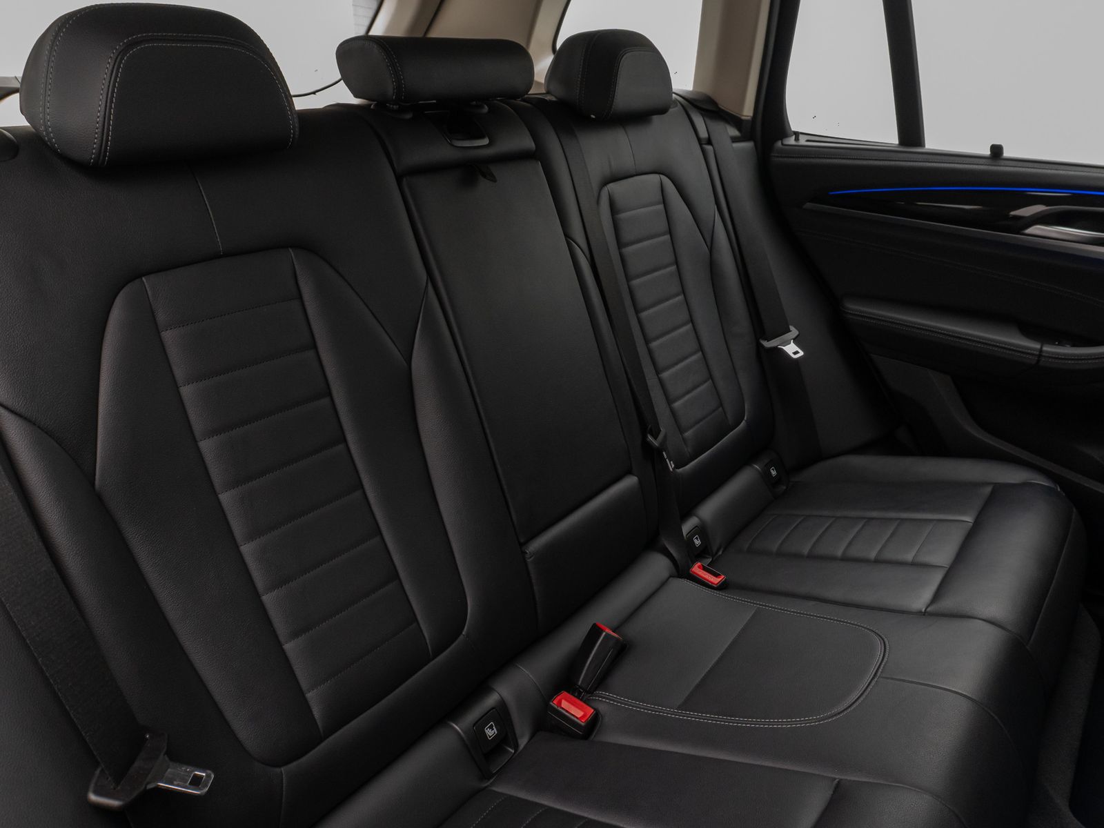 BMW X3 xD30d LuxuryLine - Samsaru's Car Outlet